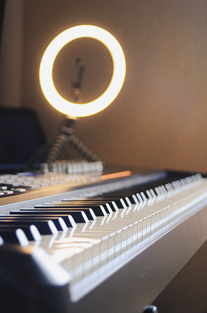 Продам midi контроллер Akai Pro MPK 88 Тверь - изображение 1