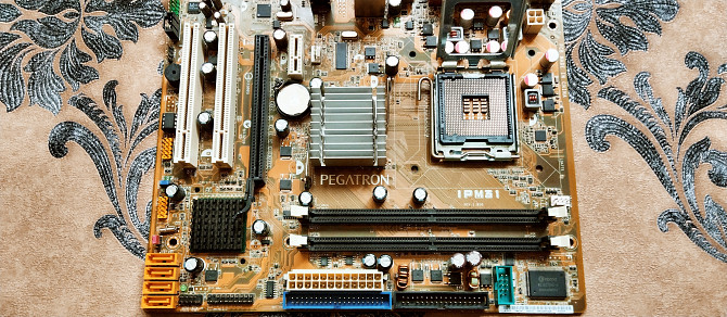 Материнская плата Pegatron ipm31 LGA775 Владивосток - изображение 2