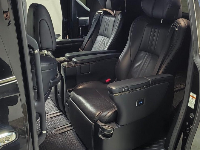 Автомобиль Toyota Alphard, 2018 г. Майкоп - изображение 10