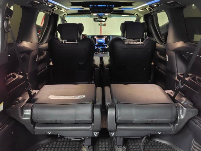Автомобиль Toyota Alphard, 2018 г. Майкоп - изображение 6