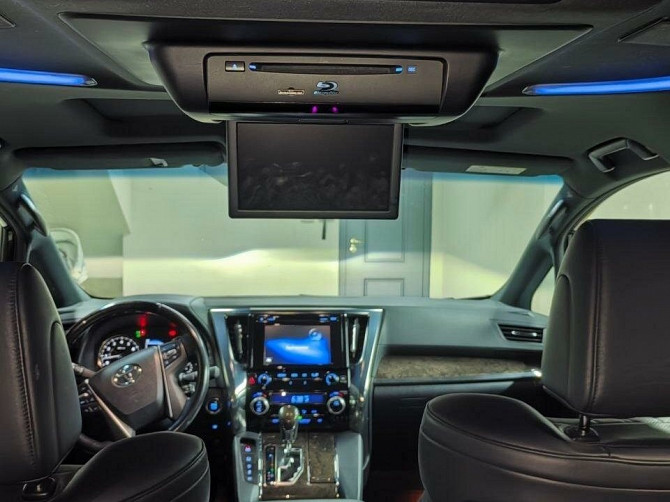 Автомобиль Toyota Alphard, 2018 г. Майкоп - изображение 8