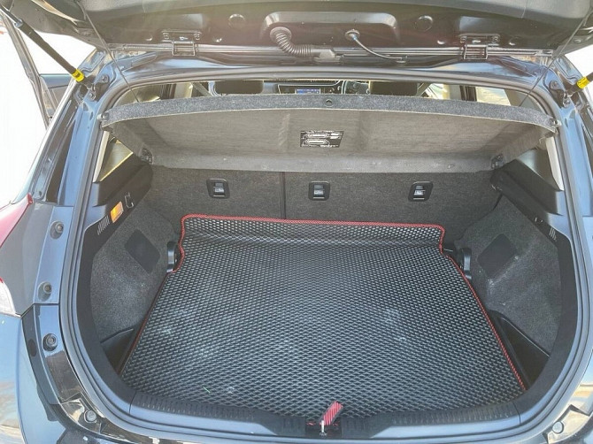 Автомобиль Toyota Auris, 2015 г. Майкоп - изображение 12