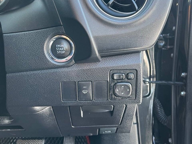 Автомобиль Toyota Auris, 2015 г. Майкоп - изображение 16