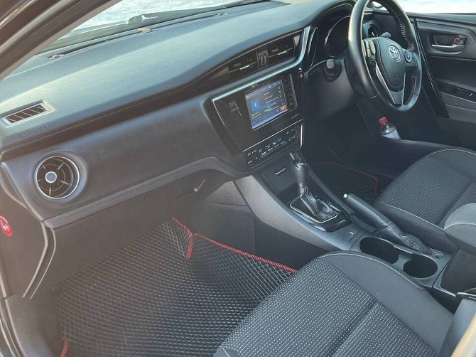 Автомобиль Toyota Auris, 2015 г. Майкоп - изображение 11