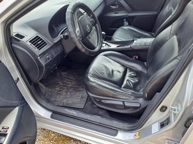 Автомобиль Toyota Avensis, 2011 г. Майкоп - изображение 5