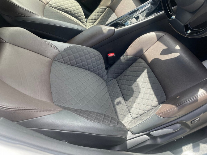 Автомобиль Toyota C-HR, 2018 г. Нефтеюганск - изображение 6