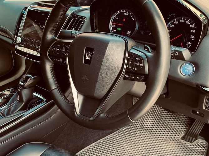 Автомобиль Toyota Crown, 2018 г. Майкоп - изображение 4