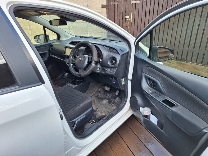 Автомобиль Toyota Vitz, 2018 г. Нефтеюганск - изображение 5