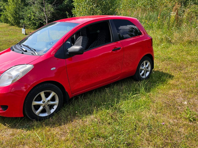 Автомобиль Toyota Yaris, 2008 г. Барнаул - изображение 3
