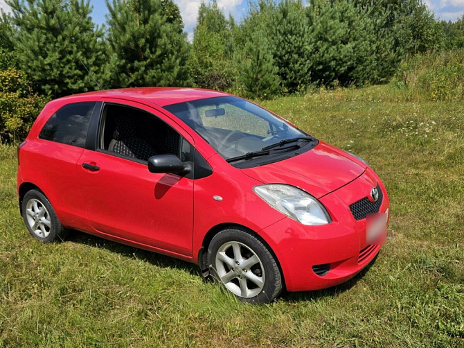 Автомобиль Toyota Yaris, 2008 г. Барнаул - изображение 8