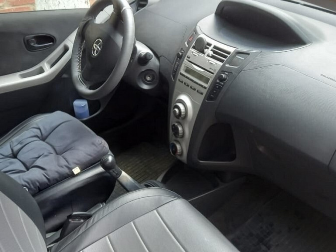 Автомобиль Toyota Yaris, 2008 г. Нефтеюганск - изображение 4
