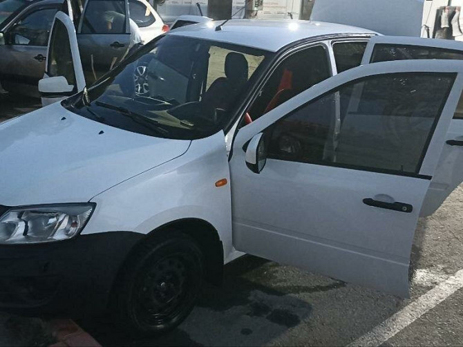 Автомобиль Lada Granta, 2013 г. Нефтеюганск - изображение 2