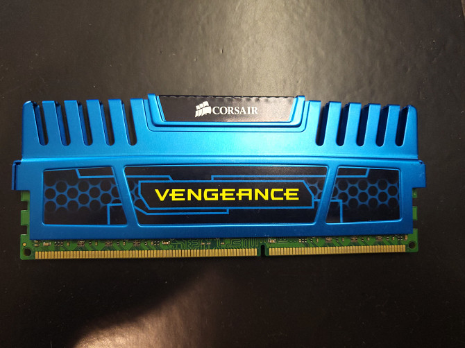 Комплект DDR3 Corsair Vengeance 2х4Гб Москва - изображение 2